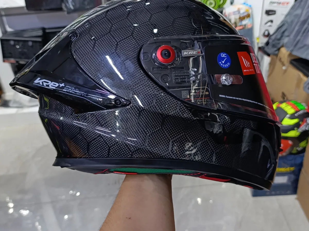 MT karbon kask