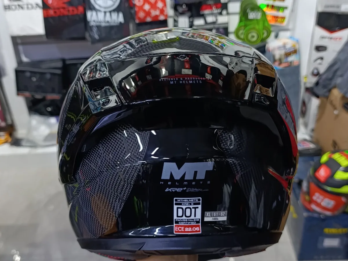 MT karbon kask