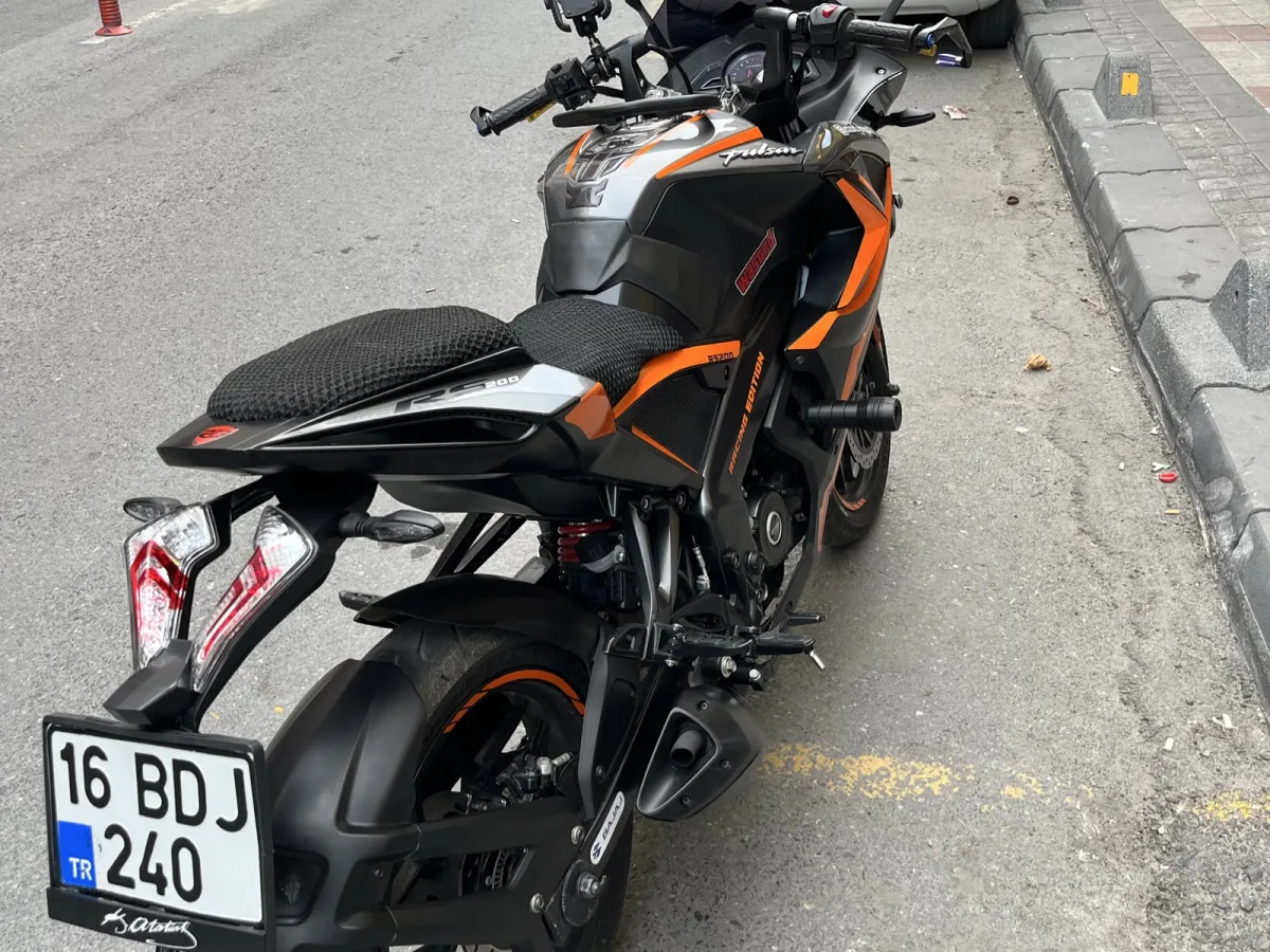 Bajaj pulsar rs200 tertemiz