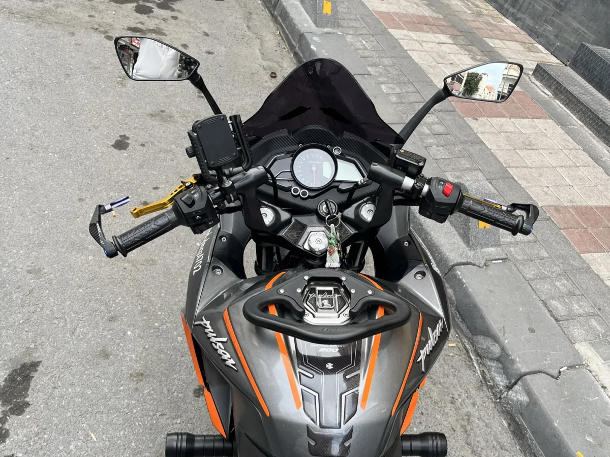Bajaj pulsar rs200 tertemiz